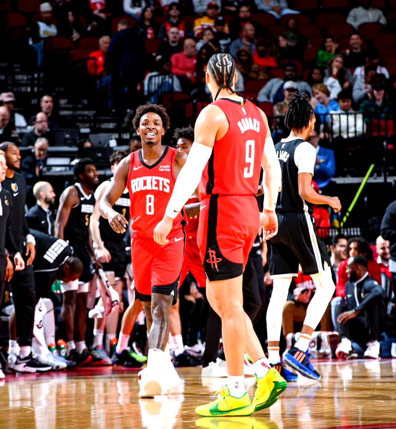 包含费耶诺德迎NBA常规赛关键赛，赛后复出首秀，更衣室稳定，年轻球员得到机会的词条